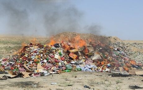 معدم سازی ۲ تن موادغذایی ناسالم در کاشان
