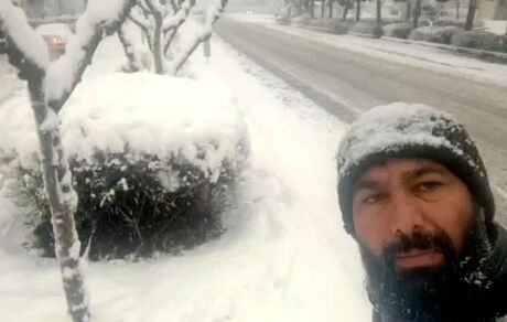 بارش برف آخرسالی در بجنورد و غافلگیری مردم / ویدئو