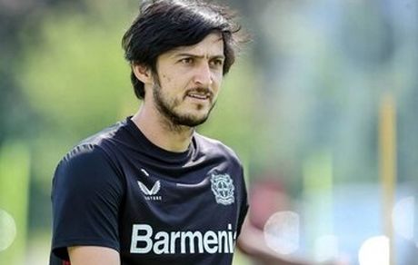 سردار آزمون در تمرینات بایرلورکوزن آسیب دید