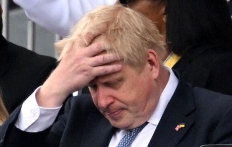 ادامه موج استعفاها در دولت انگلیس؛ یک وزیر دیگر هم از کابینه جانسون رفت