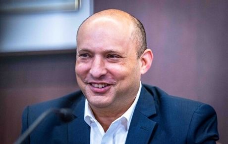 نخست وزیر سابق رژیم صهیونیستی به بیمارستان منتقل شد