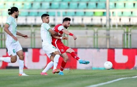 زور پرسپولیس به ذوب آهن ۱۰ نفره نرسید