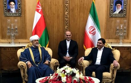 مخبر از سلطان عمان استقبال کرد