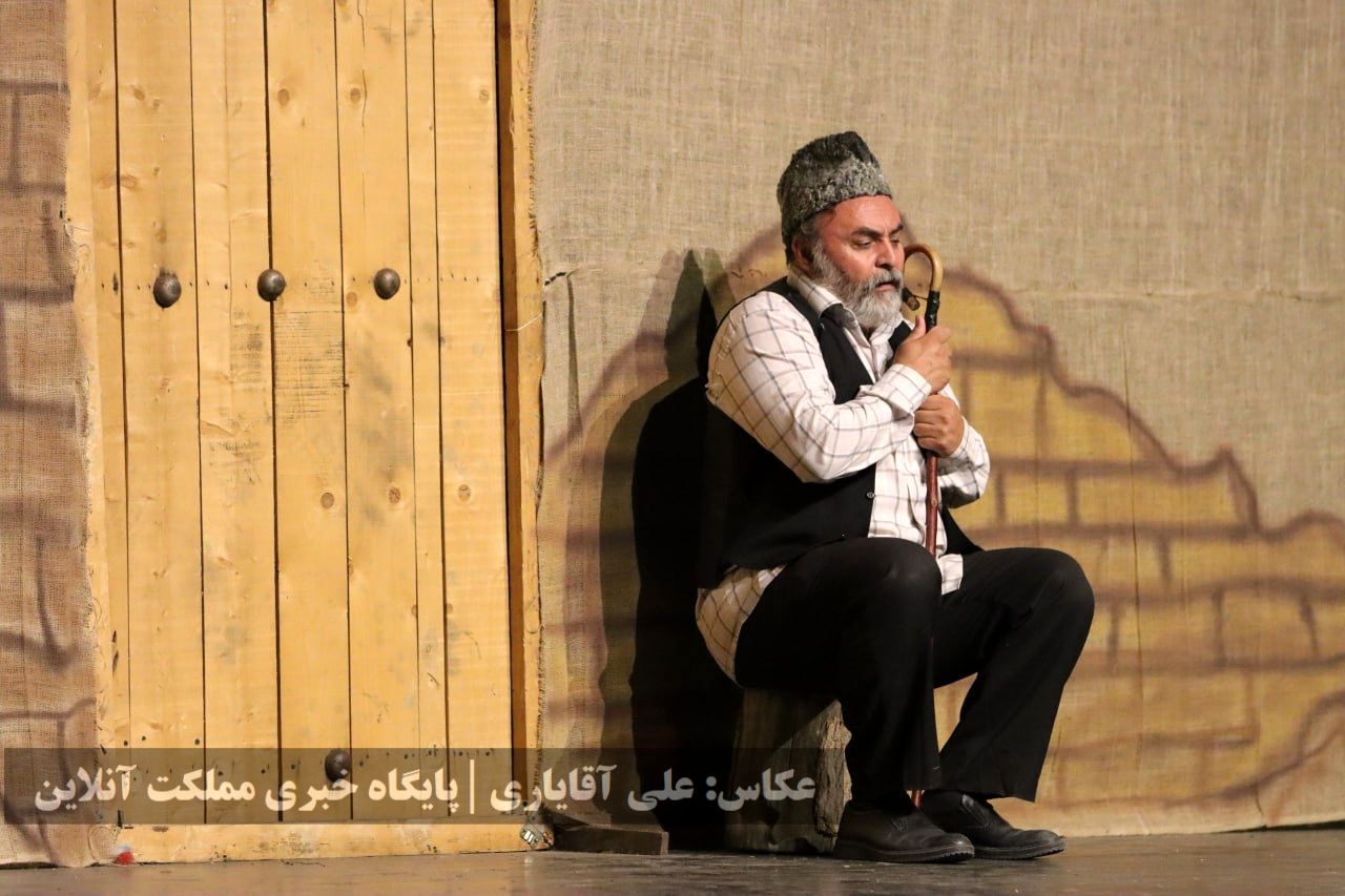 نمایش طنز ترکی «قره پاپاق لوطوسو»