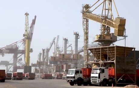  ۴ تصمیم فوری برای تسریع تخلیه کالای اساسی‌‌ از بنادر/ کامیون‌های درون‌شهری به بندر امام می‌روند