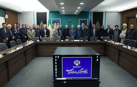 عارف: قطعی اینترنت به کشور آسیب زد / دولت در جنگ بود ولی فضای جنگی را به جامعه منتقل نکرد