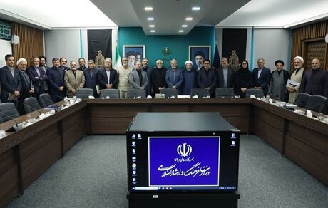 عارف: قطعی اینترنت به کشور آسیب زد / دولت در جنگ بود ولی فضای جنگی را به جامعه منتقل نکرد