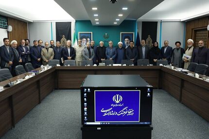 عارف: قطعی اینترنت به کشور آسیب زد / دولت در جنگ بود ولی فضای جنگی را به جامعه منتقل نکرد