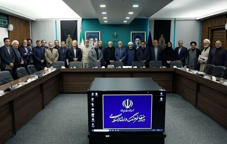 عارف: قطعی اینترنت به کشور آسیب زد / دولت در جنگ بود ولی فضای جنگی را به جامعه منتقل نکرد