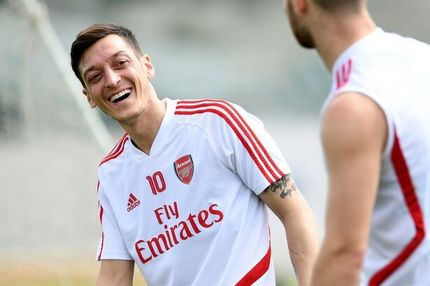 
اوزیل در آرسنال می‌ماند
