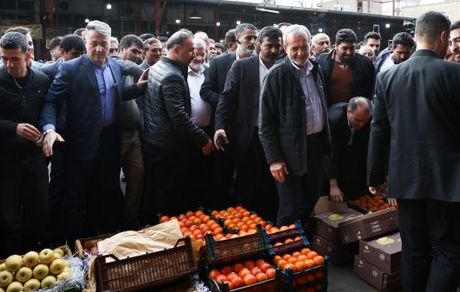 رئیس جمهور از میدان میوه و تره‌بار قدیم شهریار، سرزده بازدید کرد