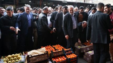 رئیس جمهور از میدان میوه و تره‌بار قدیم شهریار، سرزده بازدید کرد