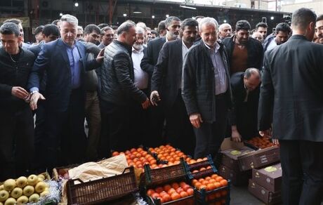 رئیس جمهور از میدان میوه و تره‌بار قدیم شهریار، سرزده بازدید کرد