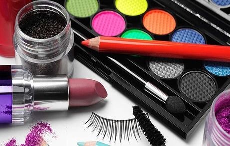 اعلام اسامی تازه‌ای از فرآورده‌های آرایشی لب بدون مجوز