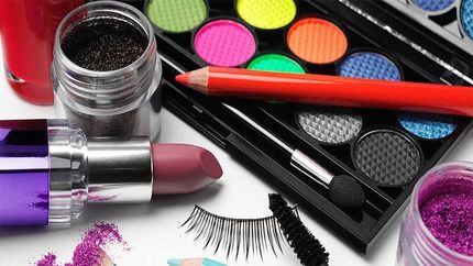 اعلام اسامی تازه‌ای از فرآورده‌های آرایشی لب بدون مجوز