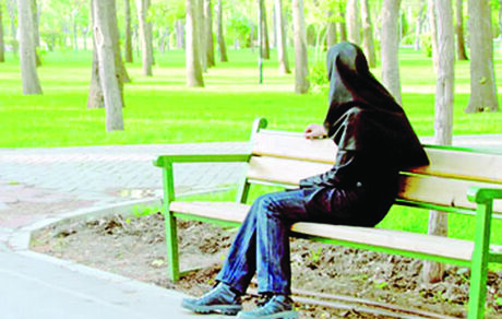 فرار مینا دختر ۱۸ ساله از خانه پدری/ برای مجرد بودنم نقش بازی می کردم!