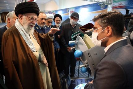 بازدید رهبر انقلاب از نمایشگاه اقتدار ۱۴۰۳ 