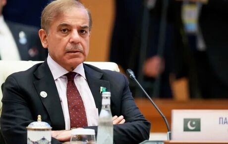 نخست‌وزیر پاکستان: در مراسم تشییع پیکر حضرت آیت‌الله سیدعلی خامنه‌ای شرکت خواهم کرد