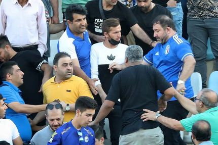 هواداران استقلال را کتک زدند + ویدئو