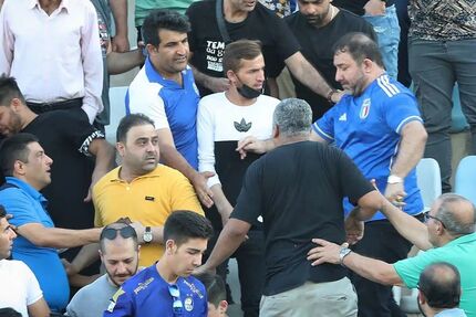 هواداران استقلال را کتک زدند + ویدئو