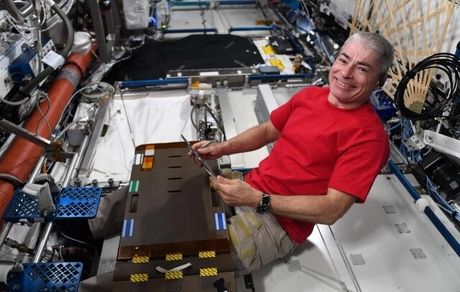 رکورد طولانی‌ترین اقامت یک آمریکایی در فضا شکسته شد