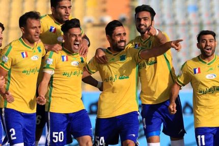 سپاهان به پرسپولیس نزدیک شد / صنعت نفت از قعر جدول فاصله گرفت