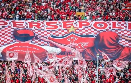 شعار هواداران پرسپولیس علیه مدیرعامل و سرمربی