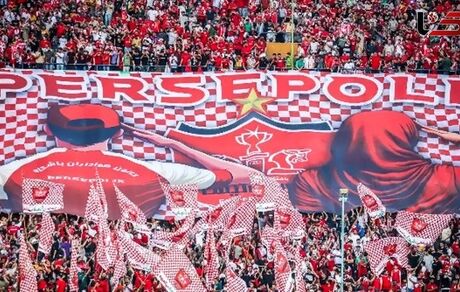 شعار هواداران پرسپولیس علیه مدیرعامل و سرمربی