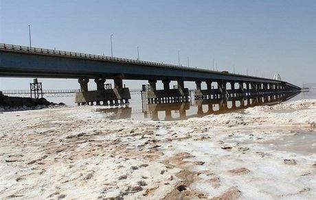 معاف شدن زائران اربعین از عوارض پل میان‌گذر دریاچه ارومیه