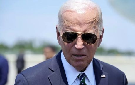 بایدن تعطیلات را رها و سراسیمه به کاخ سفید برگشت