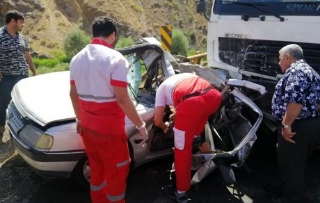 تصادف تریلر و ۴۰۵ چهار کشته و زخمی برجای گذاشت