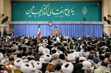 رهبر انقلاب در دیدار بسیجیان: توطئه‌ عمیقِ وسیعِ بسیار خطرناکی به‌وسیله‌ی مردم نابود شد