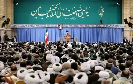 رهبر انقلاب در دیدار بسیجیان: توطئه‌ عمیقِ وسیعِ بسیار خطرناکی به‌وسیله‌ی مردم نابود شد
