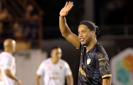 رونالدینیو: مسی بهترین بازیکن تاریخ فوتبال نیست