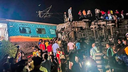 تلفات حادثه برخورد دو قطار در هند از ۲۰۰ تن گذشت