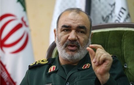 تاکید سردار سلامی بر نداشتن مسئولیت سپاه برای توقف پروازهای مسافربری 