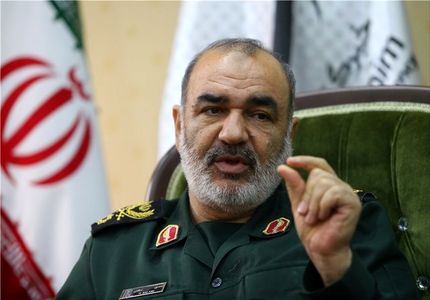 تاکید سردار سلامی بر نداشتن مسئولیت سپاه برای توقف پروازهای مسافربری 