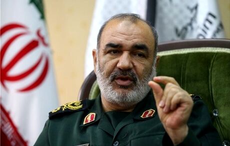 تاکید سردار سلامی بر نداشتن مسئولیت سپاه برای توقف پروازهای مسافربری 