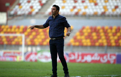 در اتفاق عجیب، نکونام اردوی فولاد را ترک و به تهران برگشت