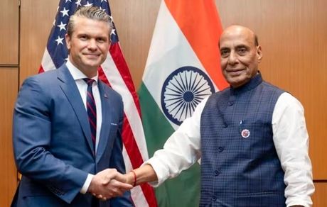 امضای توافق ۱۰ ساله دفاعی آمریکا با هند