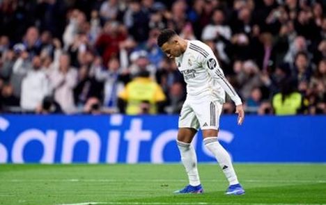 کار ام‌باپه به بخیه کشید