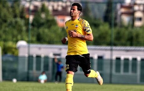 مهاجم پرسپولیسی از سپاهان اخراج نشده است