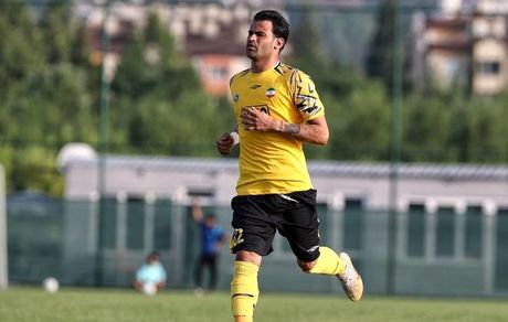 مهاجم پرسپولیسی از سپاهان اخراج نشده است