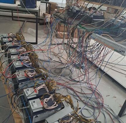  ۱۰۷ دستگاه استخراج رمز ارز در قم کشف و ضبط شد