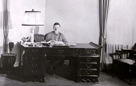 اولین عکس از داخل پناهگاه زیرزمینی هیتلر بعد از سقوط