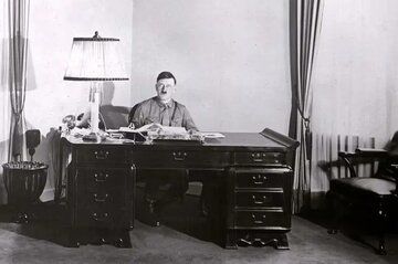 اولین عکس از داخل پناهگاه زیرزمینی هیتلر بعد از سقوط