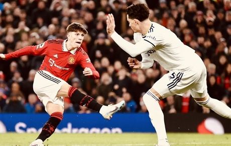 لیدز، ترمز منچستریونایتد را کشید