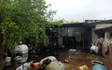 راه دسترسی ۲۴ روستای مینودشت بدلیل رانش زمین و ریزش کوه مسدود شد