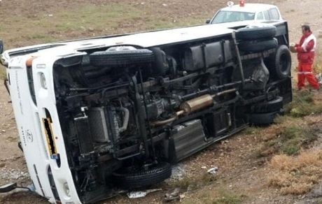 ۱۵ مصدوم در واژگونی مینی بوس در مشهد