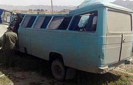 مصدومیت ۱۴ نفر در واژگونی یک مینی بوس در ملایر